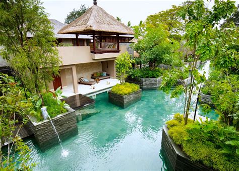 JAPAN INSPIRED RESORT .